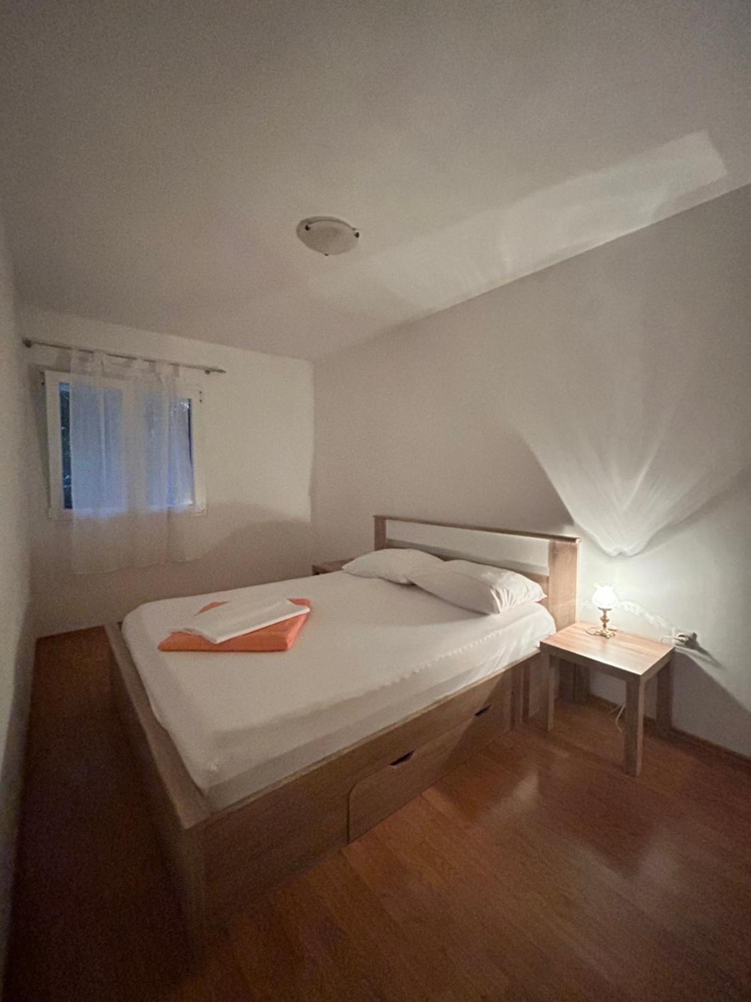 Apartment Srima Bagian luar foto