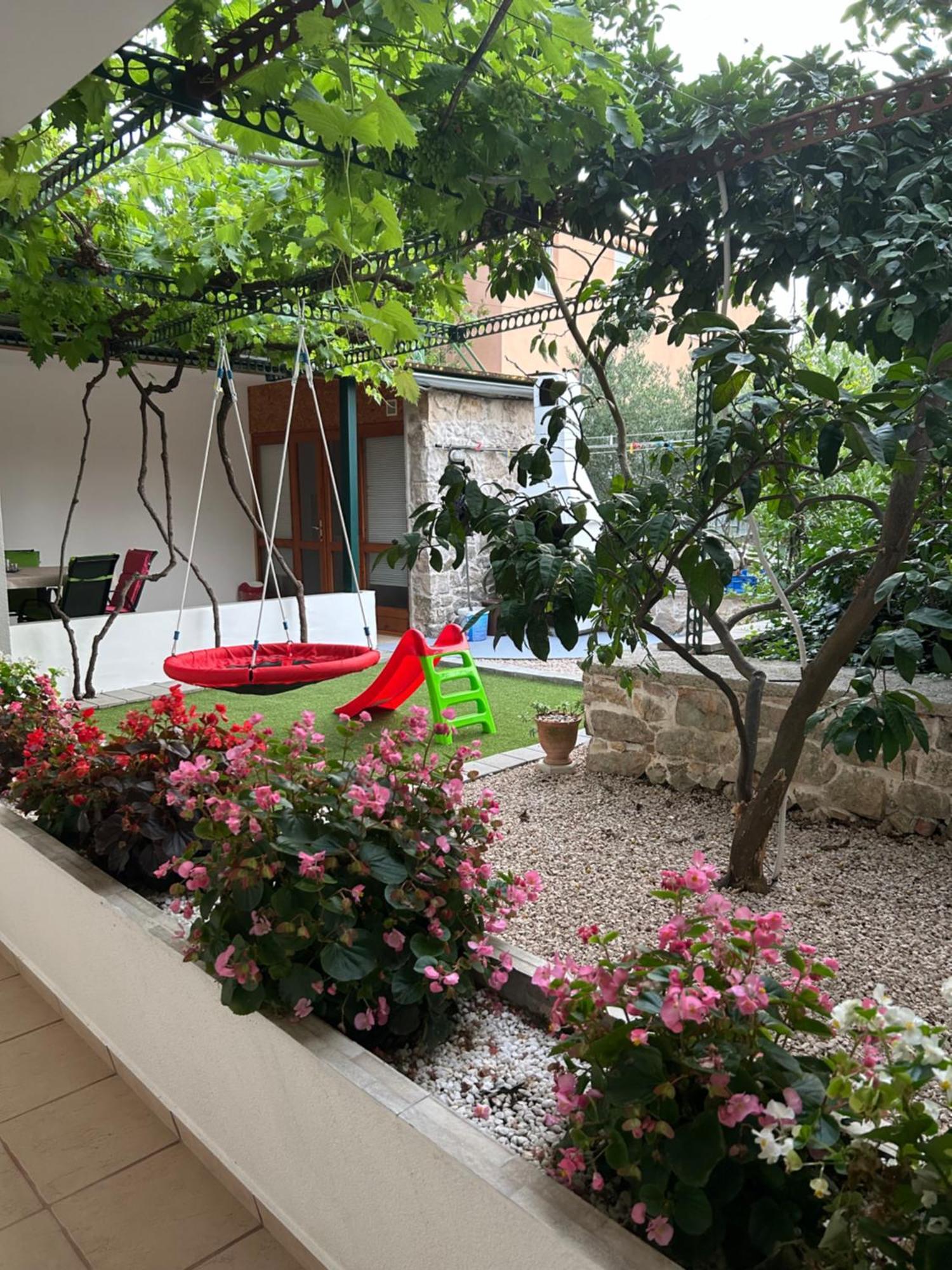 Apartment Srima Bagian luar foto